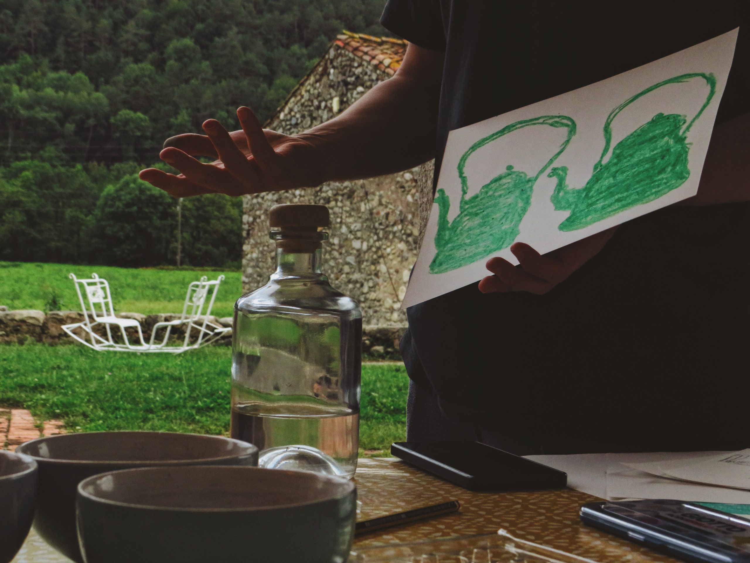 esidentes de FEM Coliving compartiendo unworkshop en el coworking rural en el Pirineo.